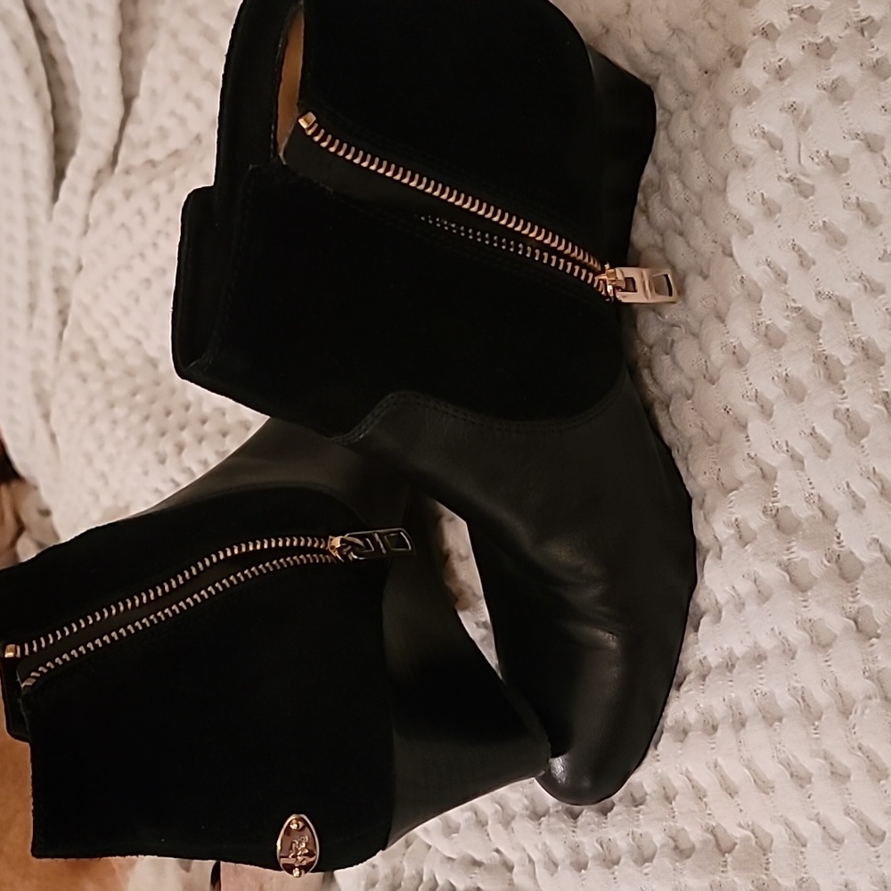 Coach "Mystic" black calf/suede size 7.5M booties